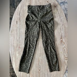 Lululemon Base pace crop 23” size 4. Intertwined camo medium olive multi